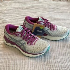Asics Gel Nimbus 24 Womens 7 NWT